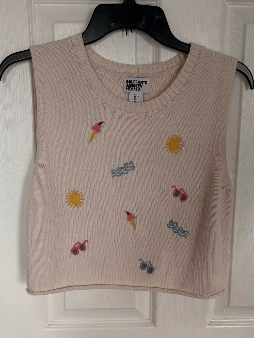Sleeveless Pink Knit Crop Top with Summer Embroideries